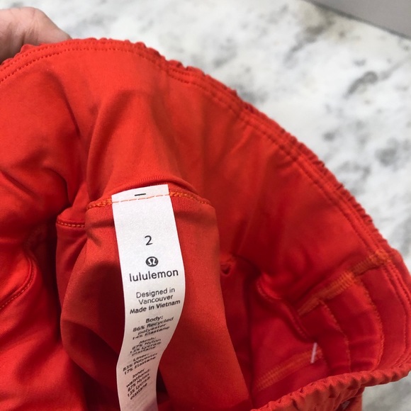 Lululemon hotty hots in carnation red - Picture 3 of 4